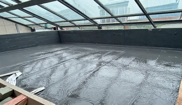 旧屋面翻新与地下室防水：两种做法的取舍分析
